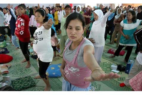 Para ibu hamil sedang berolah raga. Presiden Jokowi diminta memperbaiki kualitas hidup mereka/JIBI